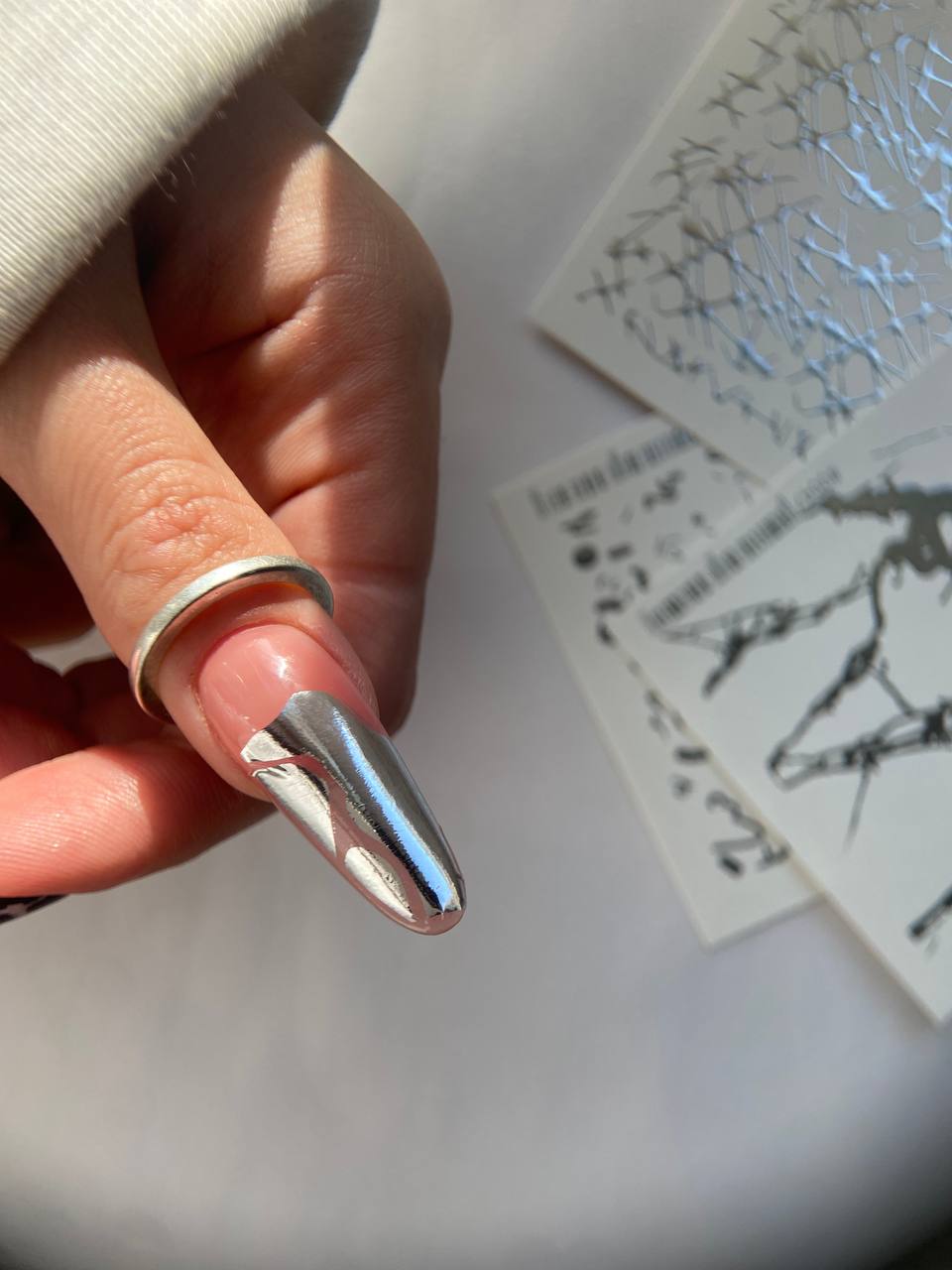 Silver Foil Nail sliders - 0041