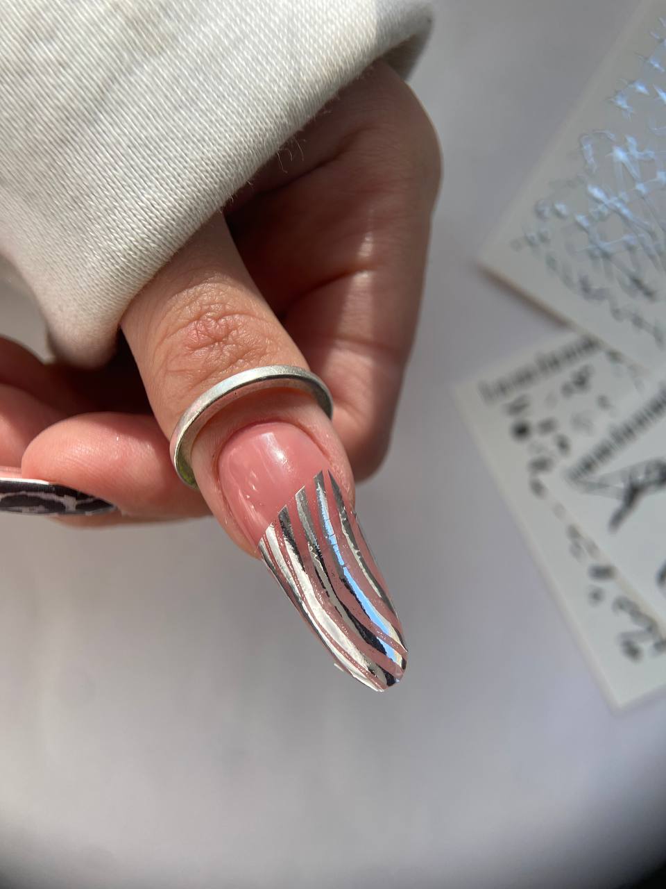 Слайдери для нігтів зі срібної фольги - 0044