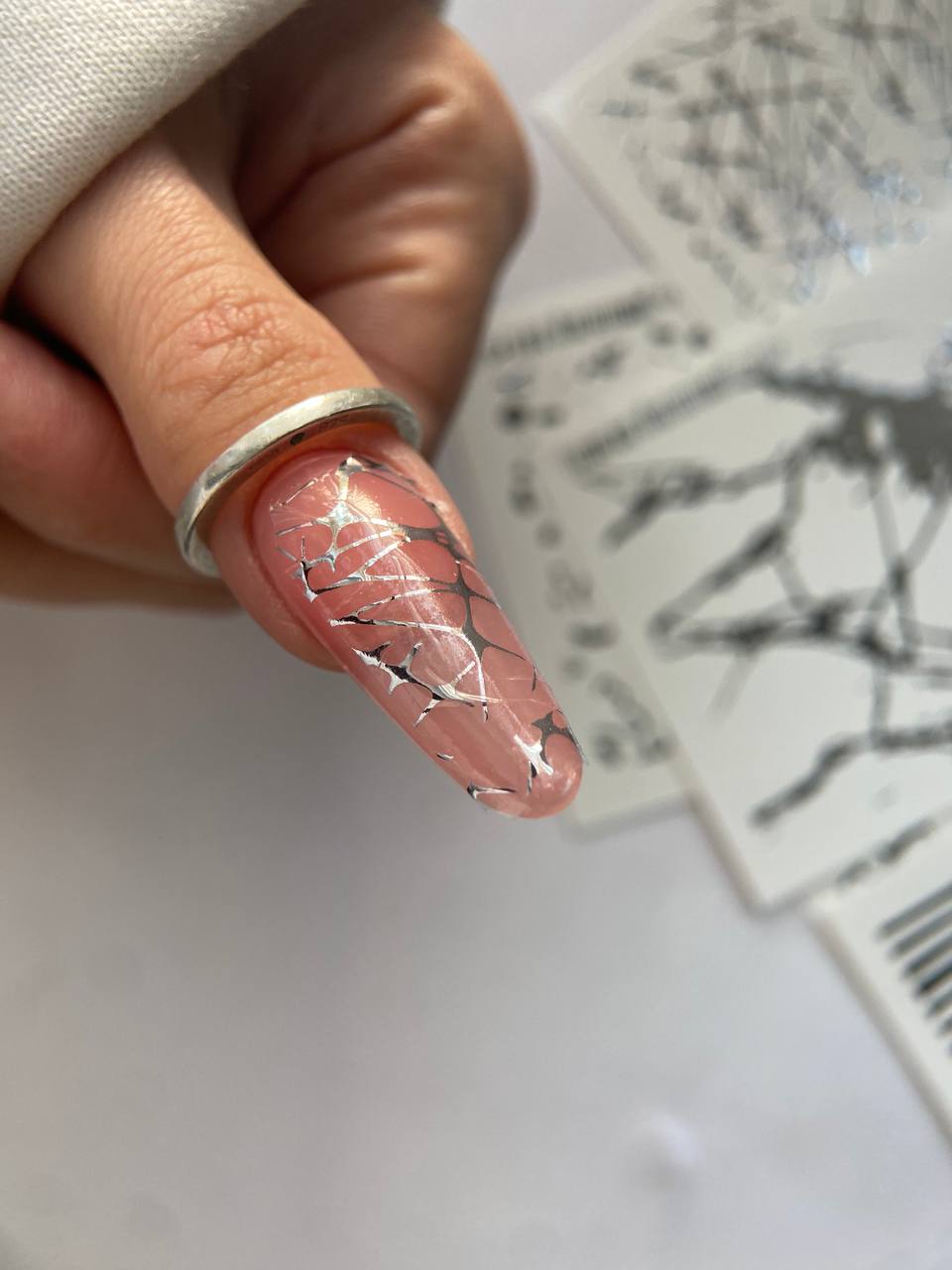 Слайдери для нігтів зі срібної фольги - 0049